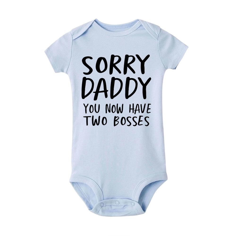Strampler für Neugeborene, „Sorry Daddy You Know Have Two Bosses“, bedruckter Säuglings-Baumwolloverall-Bodysuit 3M blau