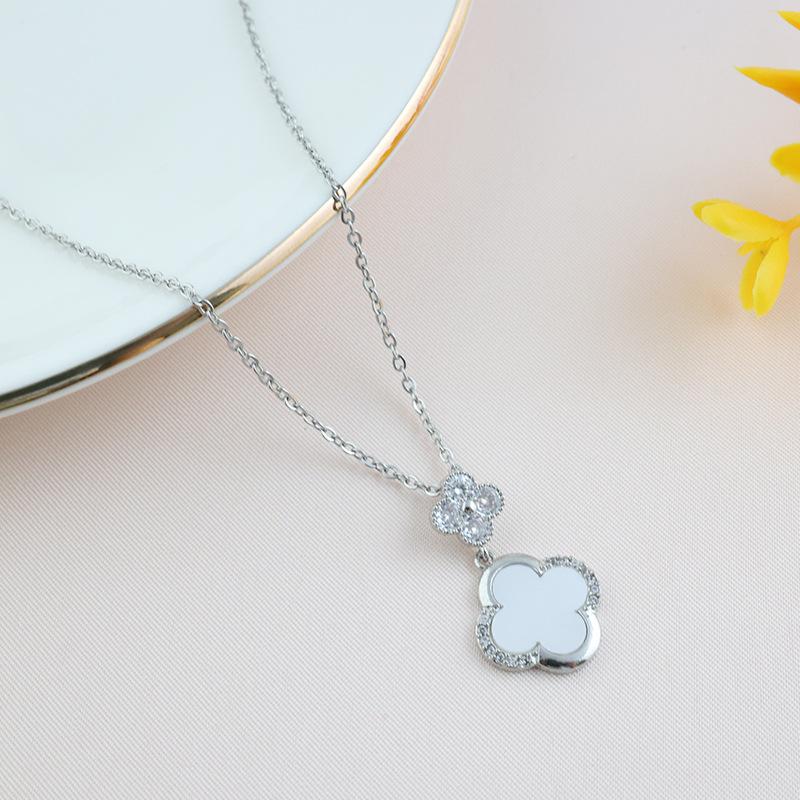 Mode Hochwertige Vierblättriges Kleeblatt Halskette Einfache Mode Hundert Temperament Schlüsselbein Kette Hochwertige Damen Halskette Schmuck weiß