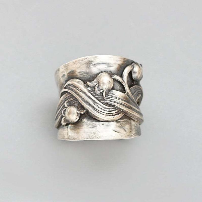 Modischer dunkler Lilien-Blumen-Ring, Blumen rund um Damen-Ehering, Ringgröße 6–10 6