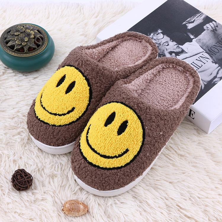 Warme Hausschuhe aus Plüsch mit Smiley-Motiv. Hausschuhe aus Baumwolle für den Herbst und Winter. Rutschfeste Hausschuhe aus Plüsch mit dicker Sohle. 40-41