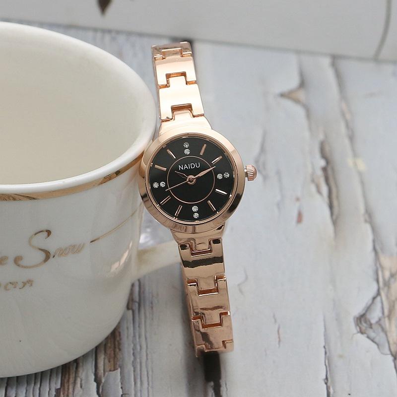 Neue Mode personalisierte einfache Uhr Set Damenuhr Schmetterling digitale Gürteluhr schwarz/goldgelb