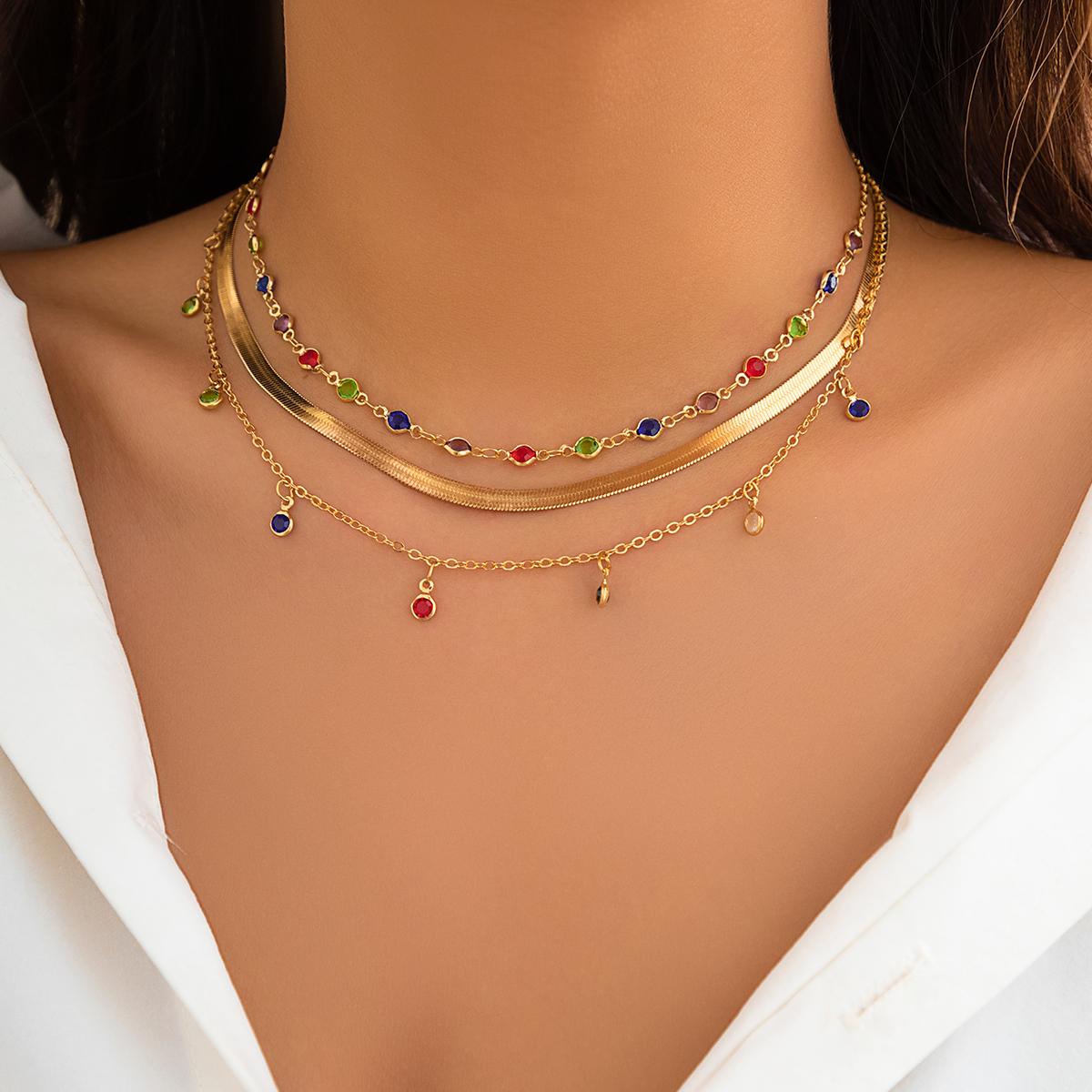 IngeSight.Z Boho-Halskette mit mehrlagigen farbigen Kristallen, Choker-Halskette für Damen, Vintage, flache Schlangenkette, kurze Halskette für das Schlüsselbein