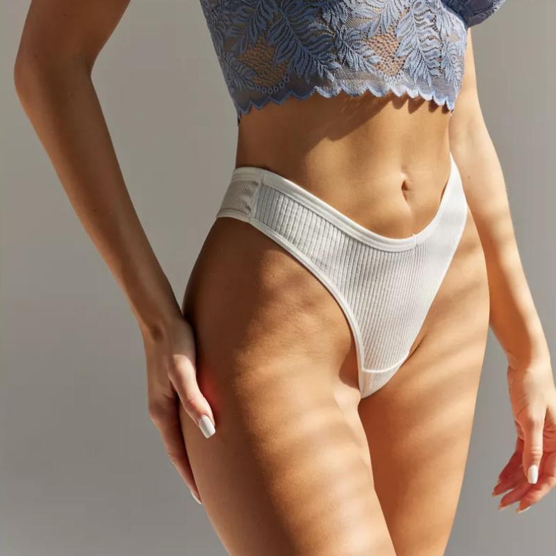 Vertikal gestreiftes Baumwollhöschen mit niedriger Taille für Damen, einfacher, bequemer Tanga, leichte und atmungsaktive Damenunterwäsche M weiß