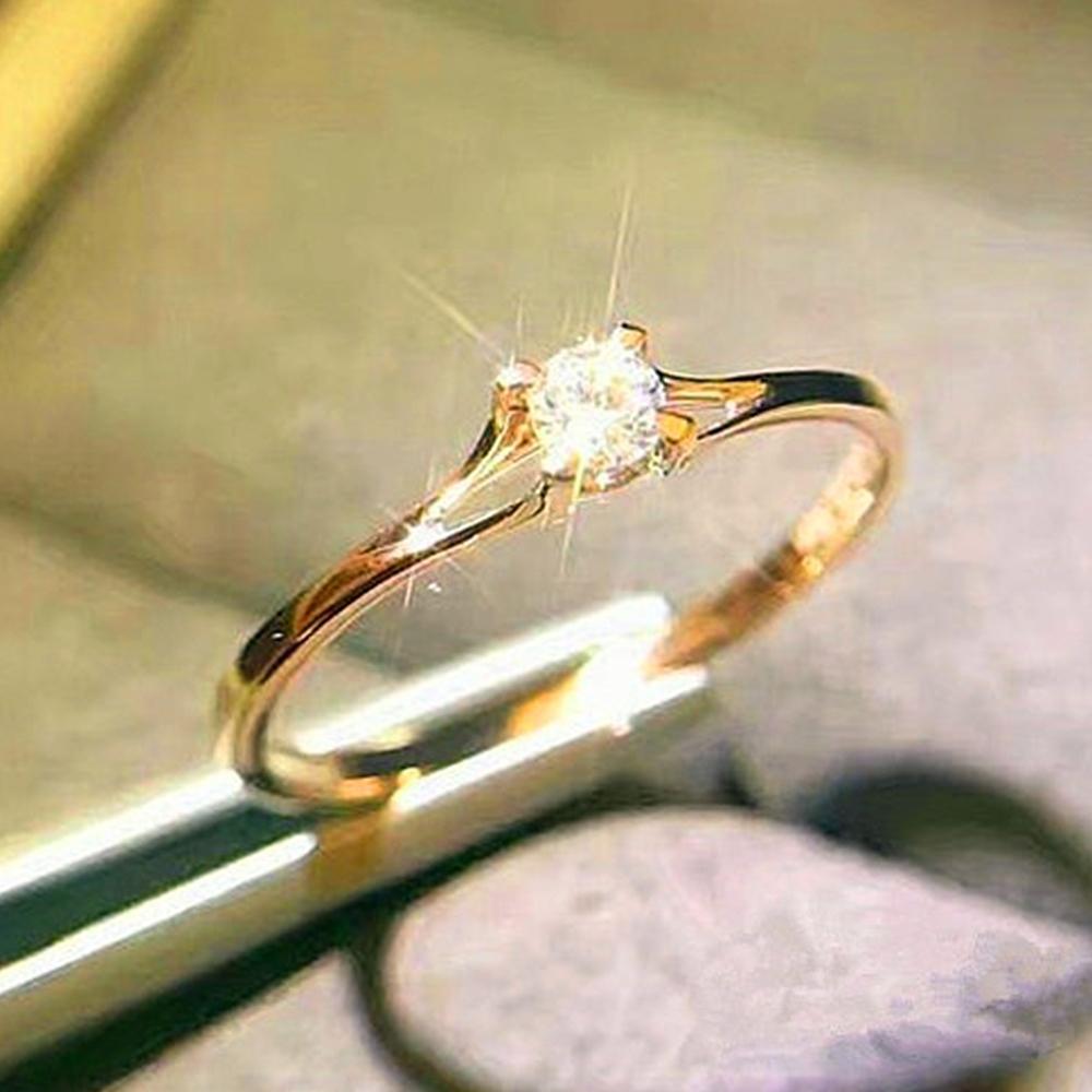 Huitan Minimalistische Eheringe für Damen mit 4 mm Zirkonia, schlichtes, elegantes Accessoire für den weiblichen Finger, Verlobungsringe, Schmuck 10 beige