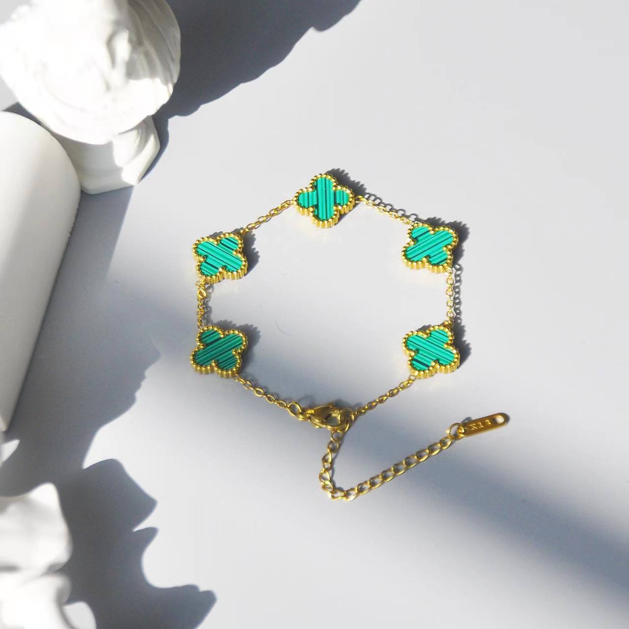 Neues Armband mit vier Blättern und Glücksfarbe, Farbblock-Serie, modisches Armband, Beimu-Armband mit fünf Blumen 22cm grün