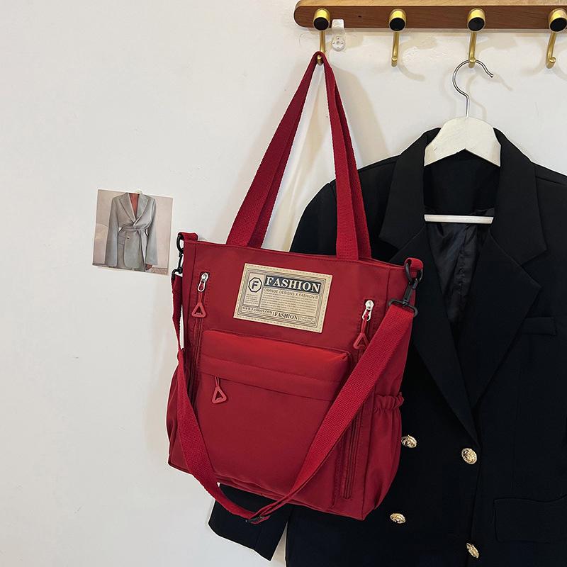 Neueste Umhängetasche für weibliche Teenager und Studenten, schlichter Stil, Kontrastfarbe, Handtasche, stilvolle Umhängetaschen aus Nylon 30x8x34cm rot