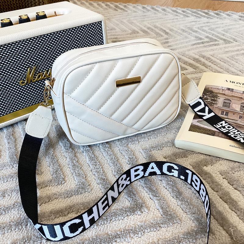 Yogodlns Shell-Umhängetasche für Damen, modisch, kleine Umhängetaschen aus PU-Leder, luxuriöse Designer-gesteppte Damen-Geldbörse und Handtaschen mit Reißverschluss 18x6.5x14cm weiß