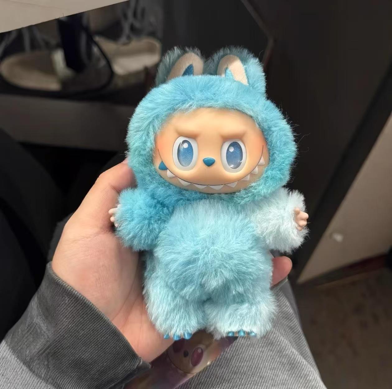 Labubu 3.0 Front High Energy Gummi Gesicht Plüsch Trendiges Spielzeug Puppe Puppe Tasche Anhänger Überraschungsbox Geburtstagsgeschenk Schlüsselanhänger Autoanhänger blau