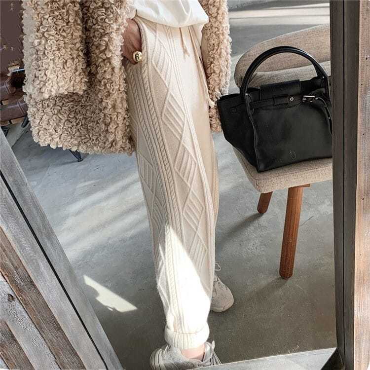 Lose sitzende Hosen Damenmode Trend koreanische gestrickte Twist Streifen einfarbige Haremshosen One Size weiß