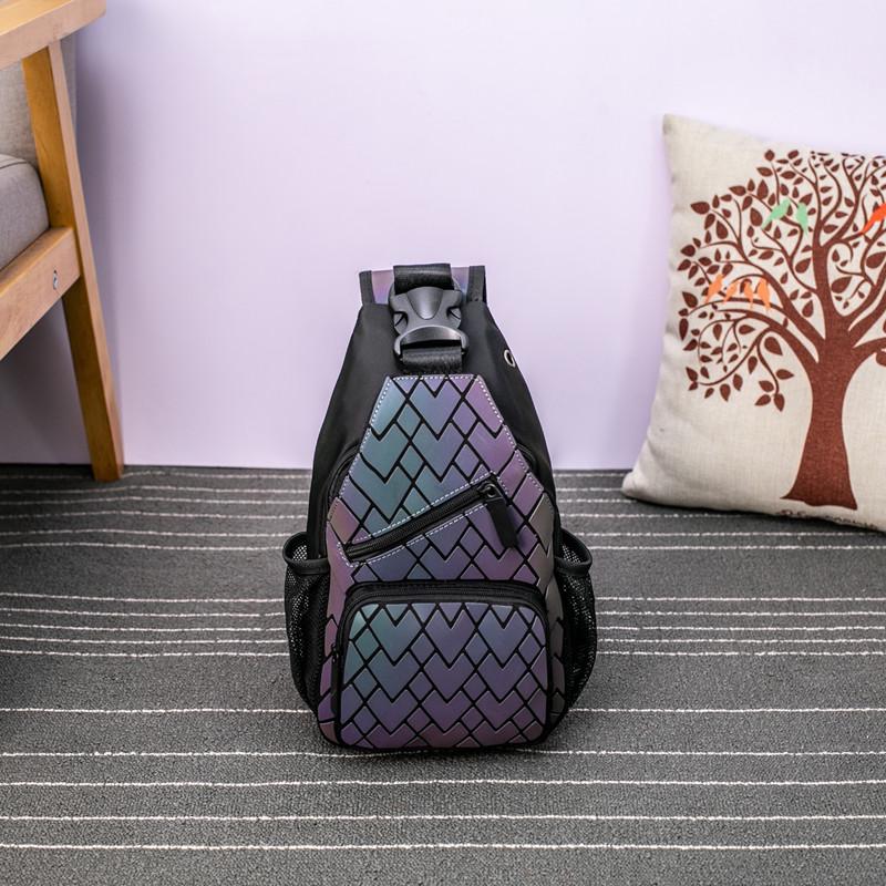 Leuchtende Tasche für Damen, geometrischer Laser-Rucksack, gesteppte Umhängetaschen, Hologramm-Laser, schlichte Brusttasche 3 schwarz