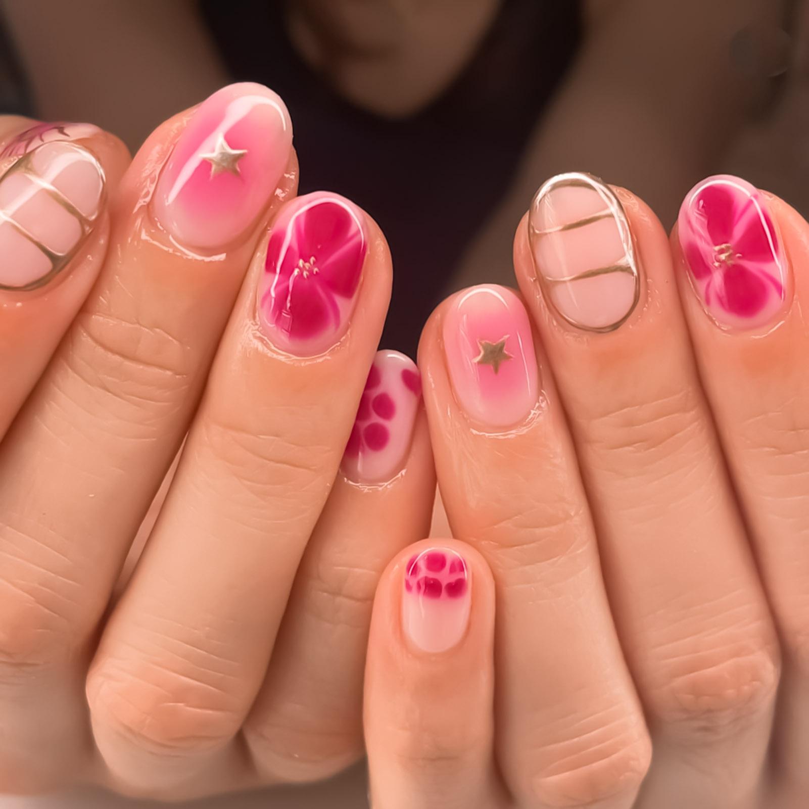24 Stück Süße Rosa Blume Press-On Nägel Glänzend Kurz Mandel Vollabdeckung Aufkleber Nägel Goldstreifen Rouge Künstliche Falsche Nägel black