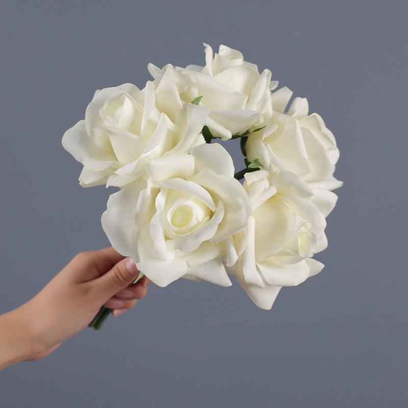 1 Bund Real Touch Rosen 5 Köpfe Künstliche Rosen Blume Seide Gefälschte Lockenrose Blumenarrangement Bouquet für Heimparty Hochzeitsdekoration weiß