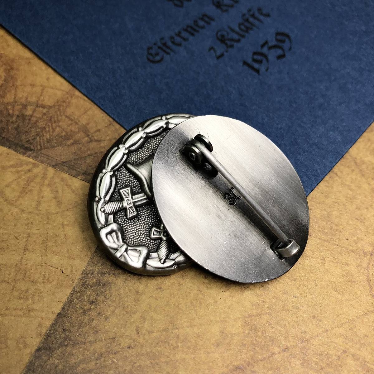 Retro Deutsches Abzeichen, Filmzubehör, Metallbrosche, Sowjetische Medaille, Ehrenabzeichen, Cosplay Anime Geschenk, Weihnachtsgeschenke, Strumpffüller silber