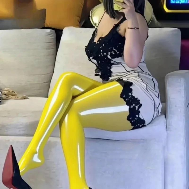 1 Stück Damen Ölglänzende Strumpfhose Glänzende Strumpfhose Glanz Sexy Pferdeöl Leuchtende Farbe Unterwäsche Dessous Halloween-Kostüm Strümpfe One Size gelb