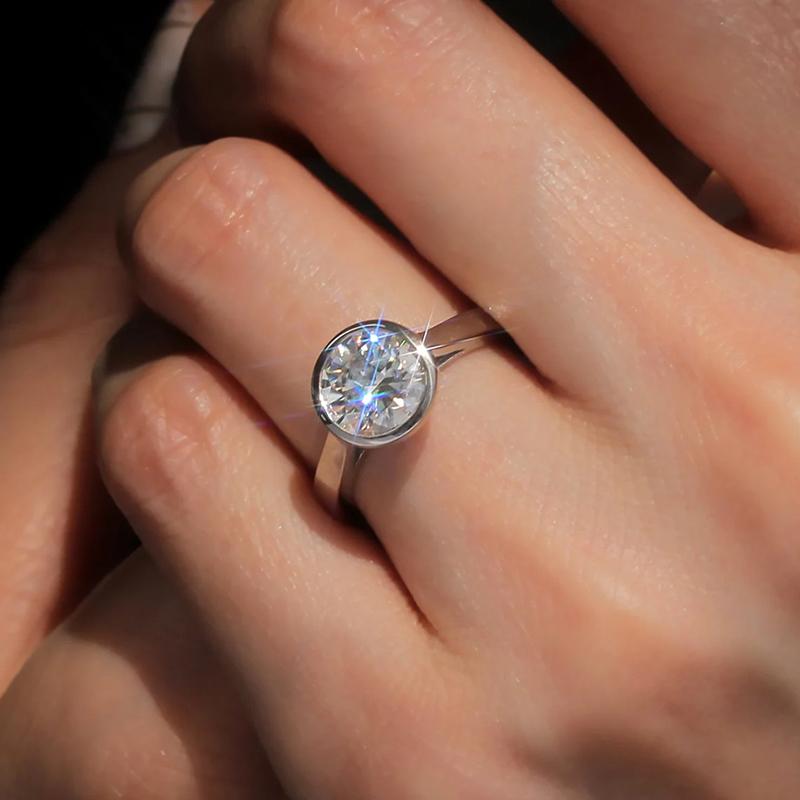 Huitan Luxus Solitär Zirkonia Ringe für Damen Schlichte und Klassische Hochzeits-Verlobungsringe Minimalistischer Ewigkeitsschmuck 9