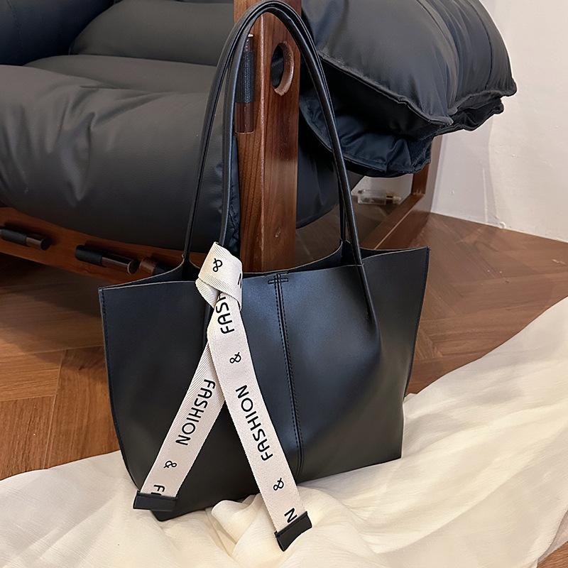 Tasche mit großem Fassungsvermögen für Damen Herbst und Winter Neue Mode Schultertasche für Damen Mode Pendler Tragetasche für Damen black