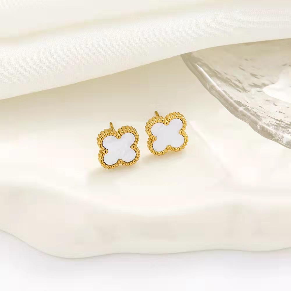 Hochwertige vierblättrige Kleeblatt-Ohrringe Leichter Luxus Mode Persönlichkeits-Ohrringe 18K Verliert keine Farbe Ohrringe 18K weiß