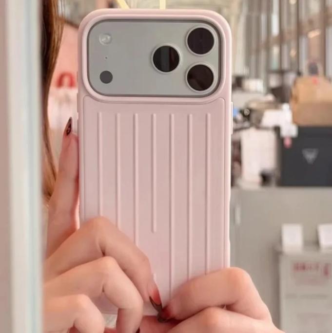 INS Luxus 3D Wellenstreifen Hülle für RIMOWA Gepäck Aluminiumlegierung Handyhülle für iPhone 17 Pro Max 16 15 14 13 Sturzsichere Schutzhülle iPhone17 hellrosa