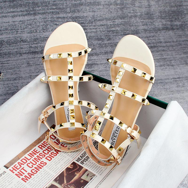 Mode 2024 Sommer Damen Sandalen Damen lässige flache Schuhe schlichter Stil Mode Nieten Design Gehen und Einkaufen Übergröße 41-43 39 elfenbein