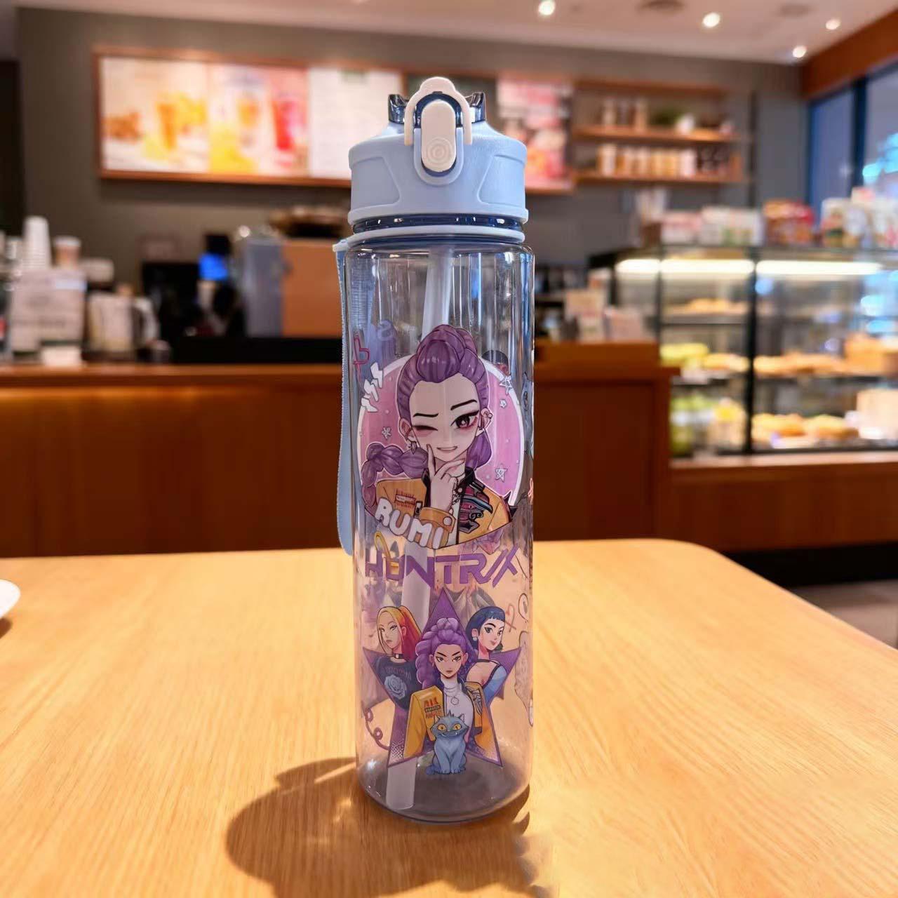 750ML KPop Dämonenjäger Wasserflasche mit Strohhalm Huntrix Rumi Mira Zoey Cartoon Wandern Tragbare Trinkflaschen Fan-Geschenke