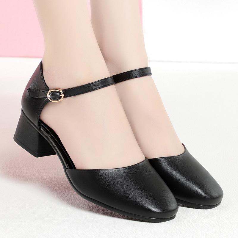 Sommersandalen, Damensandalen mit geschlossener Spitze, seitlich hohle Damenschuhe mit niedrigem Oberteil, einfarbige dicke Absätze, bequeme koreanische Damenschuhe mit mittlerem Absatz 42 schwarz
