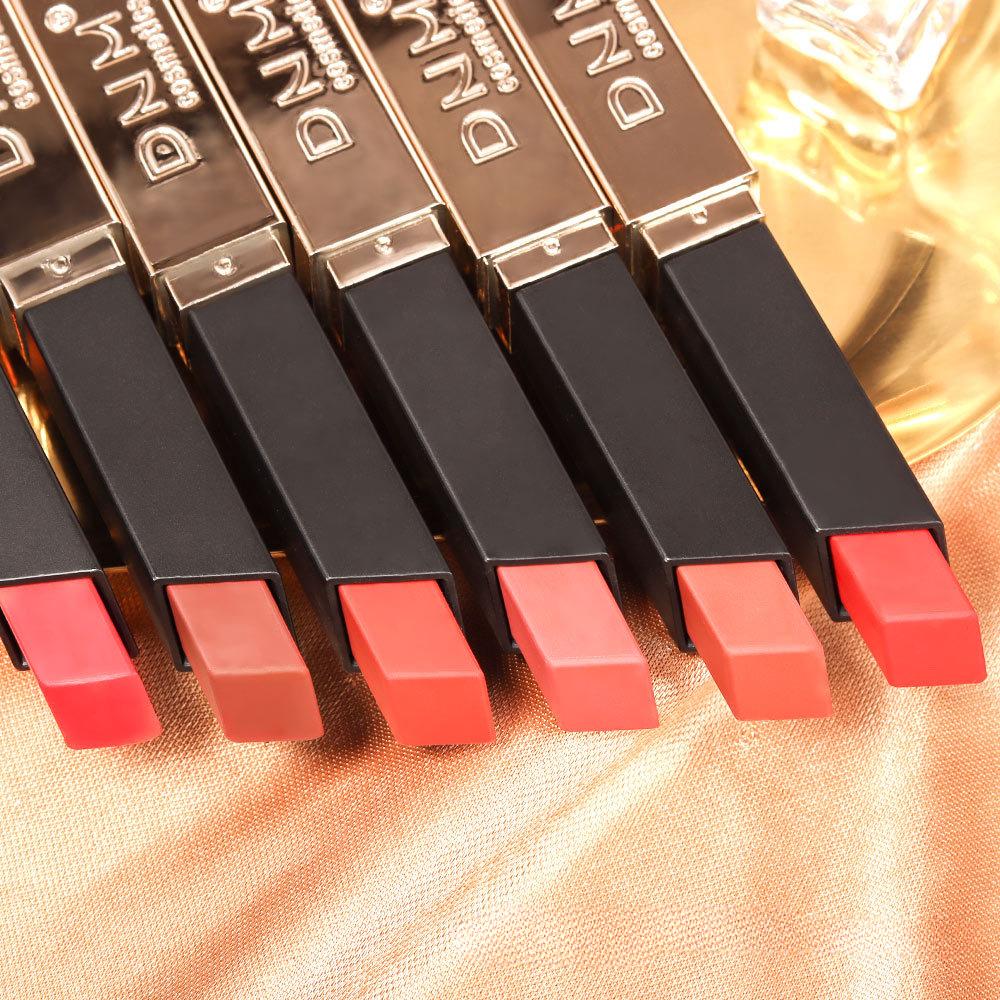 DNM Matt Langanhaltig Kleiner Goldstreifen Lippenstift Set mit 6 Nicht-Klebend Wasserdicht Natürlich Lippenstift Make-up Lippenstifte 01-06