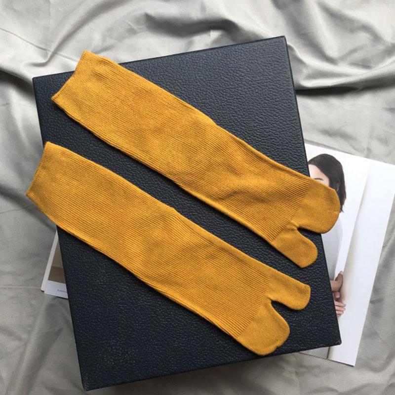 Gekämmte Baumwolle Split Toe Socken Unisex Einfache bequeme Zweizehensocken Japanische Harajuku Herren Damen Tabi Socken gelb