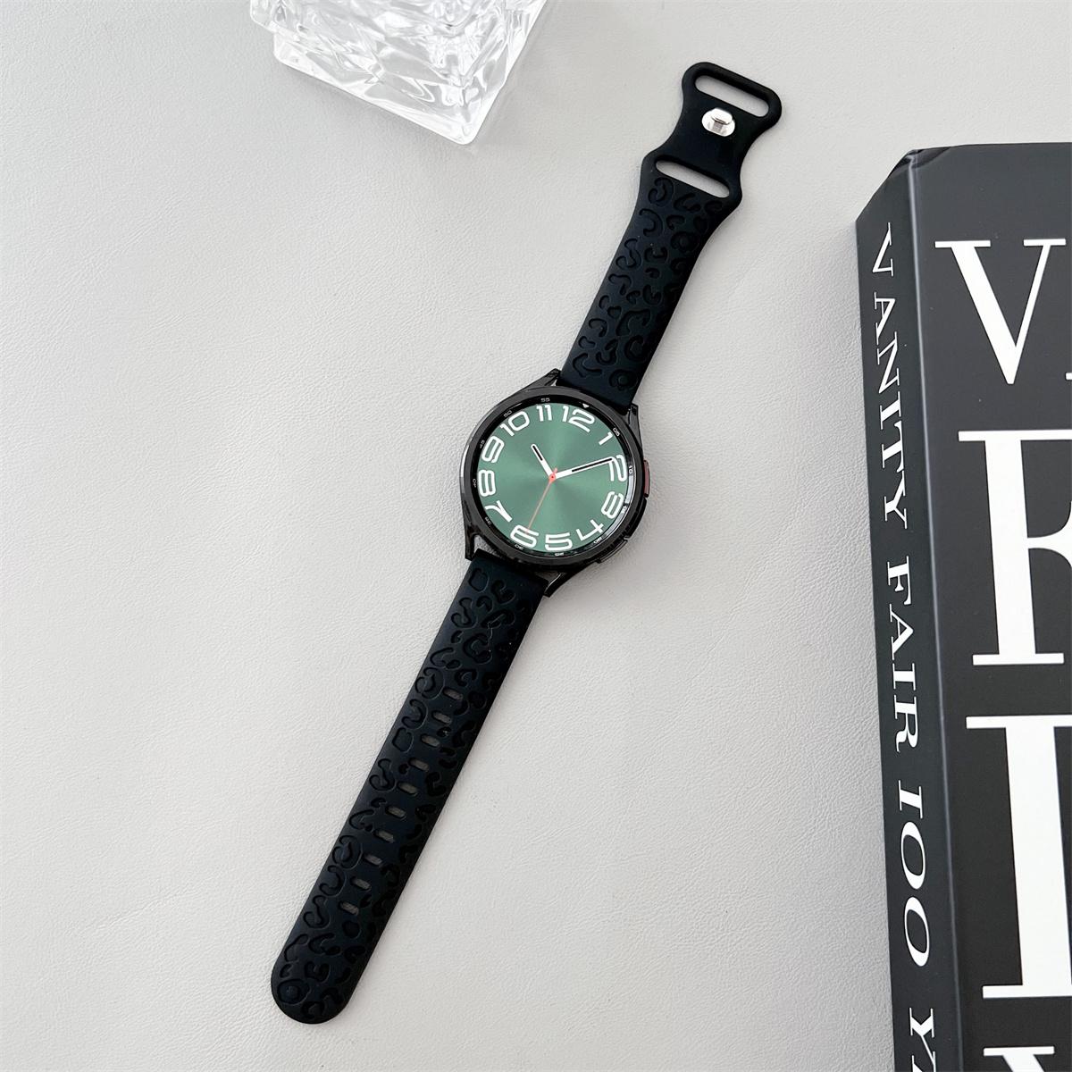 20 mm 22 mm Armband mit Leoparden-Gravur für Samsung Galaxy Watch 6 5 4 40 mm 44 mm Gear S3 Silikonarmband mit niedlichem Muster 6Classic 43 mm 47 mm Active 2 20mm schwarz