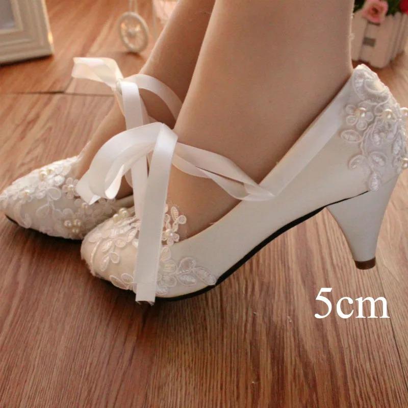 Mode Weiß Lace-Up Blume Hochzeit Braut Schuhe Design Perle Spike Heels Pumps Frauen Runde Kappe Plattform High Heels Luxus prom Schuhe 40