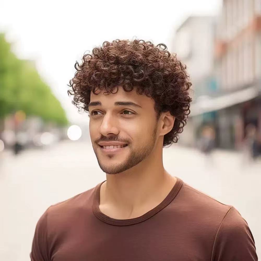Herren Synthetische Kurze Braune Perücken Stilvolles Schwarzes Lockiges Haar Mit Pony für Tägliche Party Cosplay Hochtemperaturfaser braun