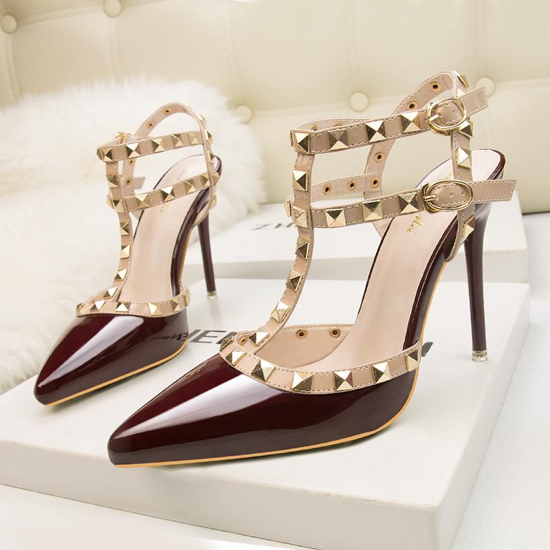 Mode Mode Sexy Damen Stilettoabsätze Spitzschuhe mit Nieten-Ausschnitt Zweiriemen-Design Damen Flachmund Zapatos Mujer 38 wein rot