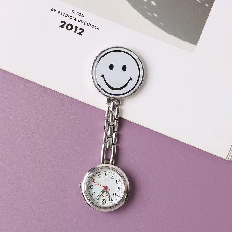 Damen Lady Cute Smile Face Quarz Clip-on Brosche Krankenschwester Taschenuhr Geschenk