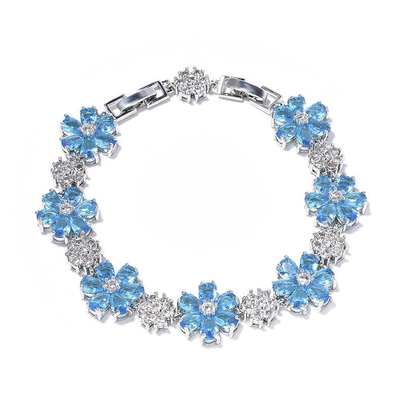 Mädchen haben das Geld zum Ausgeben. Luxus-Zirkon-Armbänder und Damen-High-End-Mode-Armbänder mit Smaragden sind unvergänglich. gray