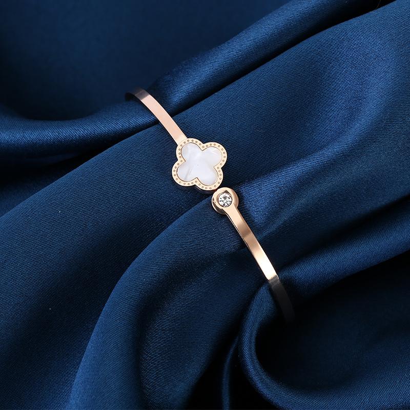 Klassisches vierblättriges Kleeblatt mit Diamanten Armband Damen Titan Stahl Armband Edelstahl Einfaches Armband Schmuck rose gold weiß