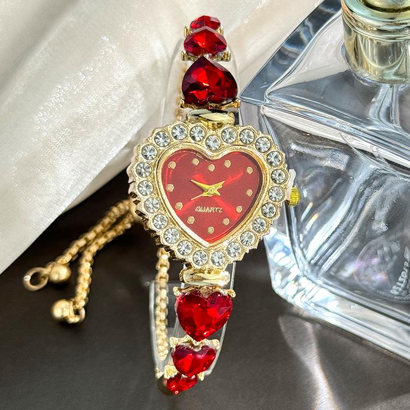 Neue Mode Herzförmige Banduhr mit Blume für Damen mit Verstellbarem Armband Quarz Armbanduhren Reloj Mujer 2025 rot