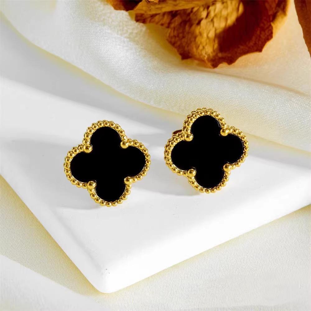 Exquisite Vierblättriges Kleeblatt Titan Stahl Ohrringe Weibliche Sommer Nischen Design Senior Sinn Für Ohrringe Neue Flut Temperament Ohrringe