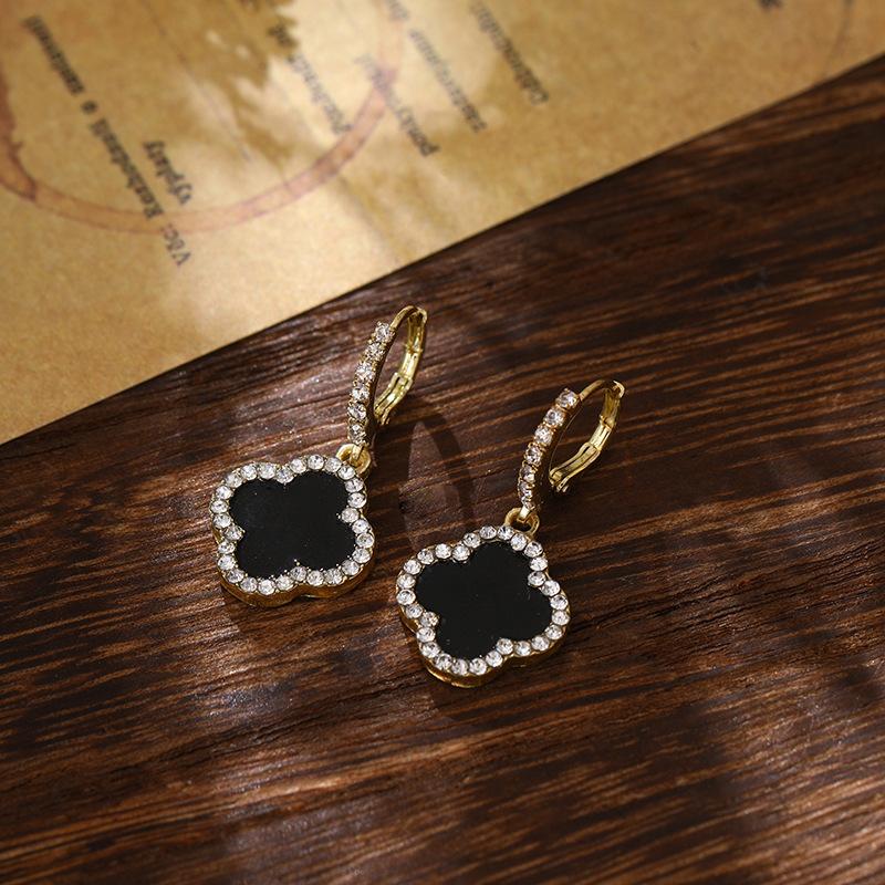 Klassische, luxuriöse, vierblättrige Kleeblatt-Ohrringe mit zarten Strasssteinen für Damen. Netroots Ohrringe mit hohem Sinn für Ohrringe schwarz