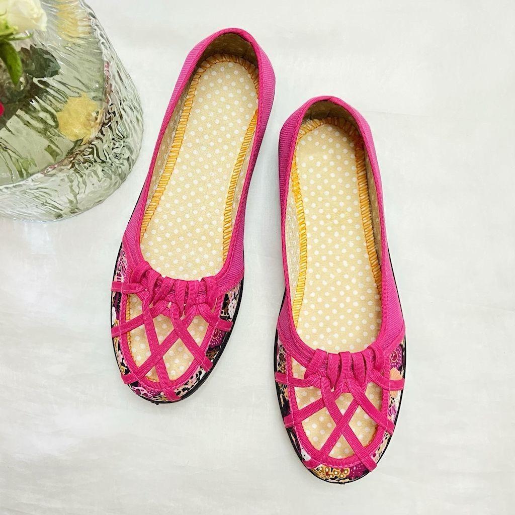 Sommer alte Peking-Stoffschuhe, hohle Mesh-Schuhe, Damenschuhe, rutschfeste Segeltuchschuhe mit weicher Sohle, Square Dance-Schuhe, One-Step-Sandalen 39