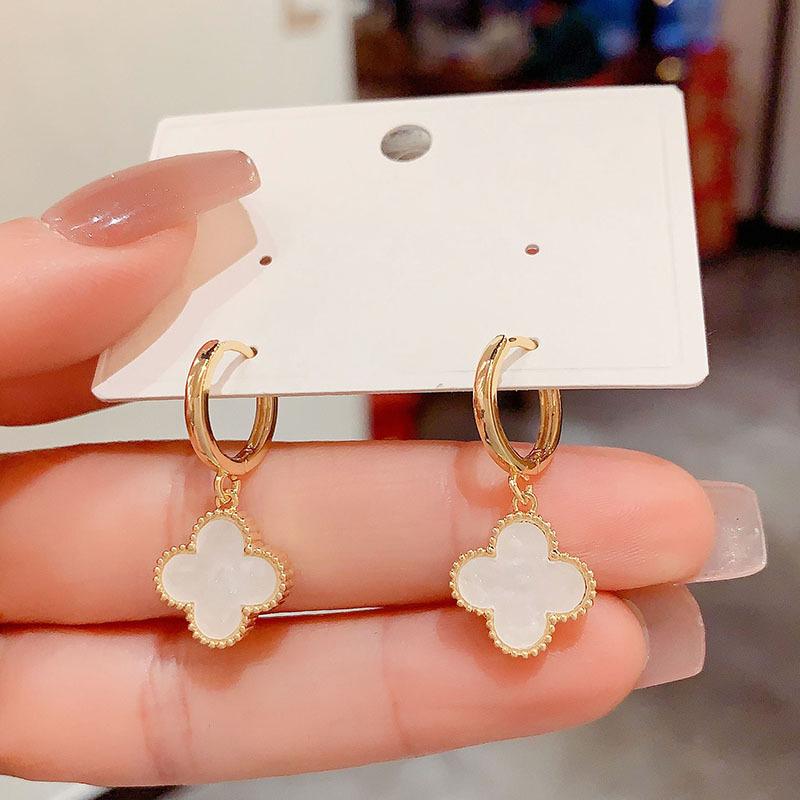 Temperament Einfache Vierblättriges Kleeblatt Ohrringe frauen Ohrringe Schnalle High-Grade Net Rot Ohrringe Persönlichkeit Match Ohrringe weiß