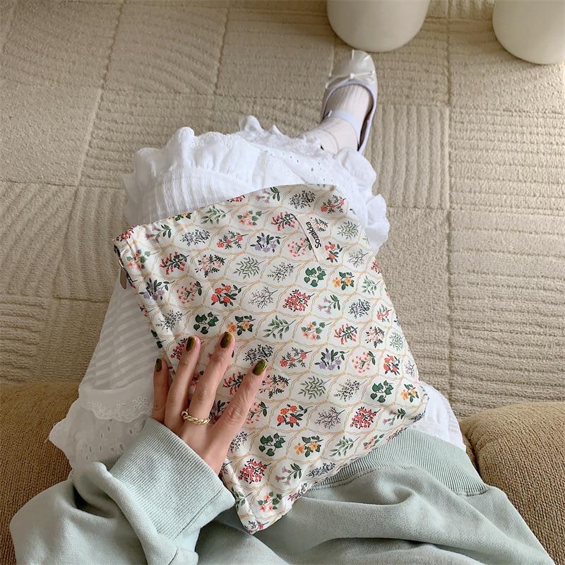 1pc Mode Relief Blumen Druck Kosmetik Tasche Leinwand Waschen Tasche Große Kapazität Frauen Reisen Kosmetik Tasche Make-Up Lagerung taschen 26*18*5cm