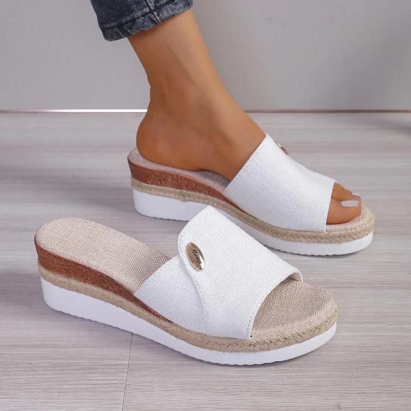 2024 Neue Hochwertige Damen Schuhe Sommer Offene Zehen Einfarbig Keilabsatz Damen Hausschuhe Große Größe Lässige Damen Strandschuhe 42 weiß