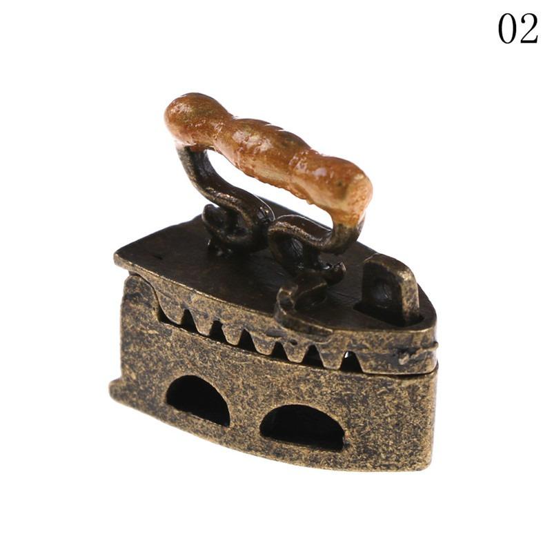 Mini Puppenhaus Miniatur 1:12 Spielzeug Vintage Metall Schwarz Eisen Kleidung Werkzeug Spielzeug Zubehör braun