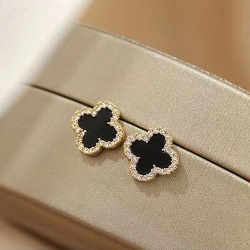 Rote, weiße und grüne Farbe vierblättriges Kleeblatt Ohrringe High-End einfache Mode Ohrringe Net Red Temperament Ohrringe schwarz