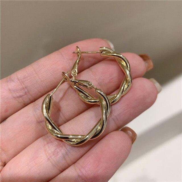 Modische Statement-Ohrringe Neue Geometrische Mattgoldene Ohrringe Für Damen Hängende Dangle-Ohrringe Tropfenohrring Moderner Schmuck