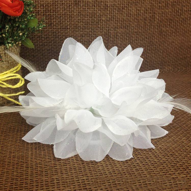 Fascinator-Corsage, 1 x Blumen-Feder-Brosche, Hochzeit, Kugelkopf-Haarspange 12.5x12.5cm weiß