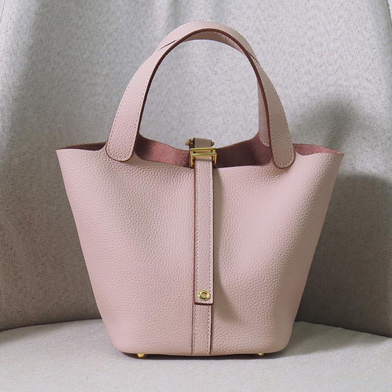Kleine Handtaschen aus echtem Leder für Damen Designer-Einkaufstasche ohne Logo Naturrindsleder Damen-Korb-Einkaufstaschen mit Vorhängeschloss S 22x18x21cm hellrosa