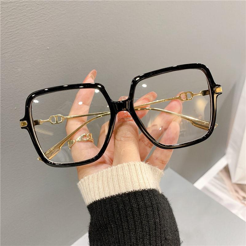 Stilvolle quadratische Brille mit großem Rahmen Klassischer Stil Damen Lichtblockierender Metallrahmen Brille Stilvolle Optische Sehhilfe Digitale Geräte Brille