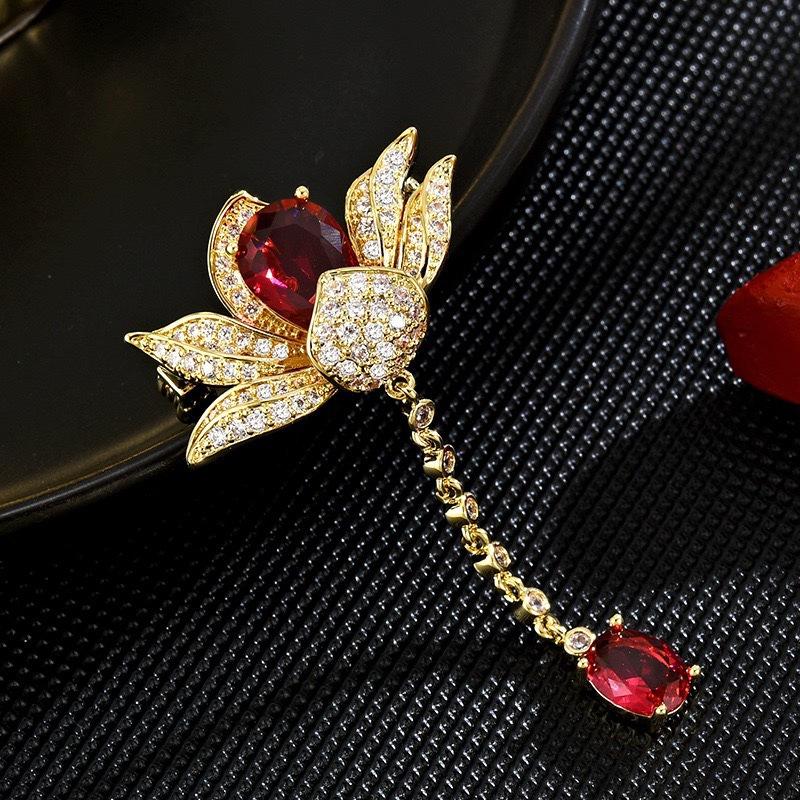 Vintage Elegante Frauen Klassische Anhänger Lotus Kristall Broschen Abzeichen Exquisite Dame Glänzende Anlage Strass Party Pins Schmuck beige