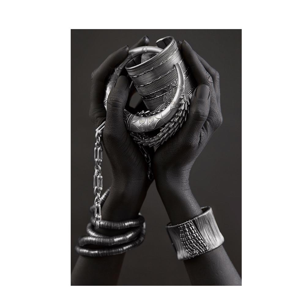 Afrikanische Frau hält Goldschmuck auf Leinwand, Poster und Drucke, schwarze Models, Kunstgemälde an der Wand, Kunstbilder für das Wohnzimmer 30x40cm no frame