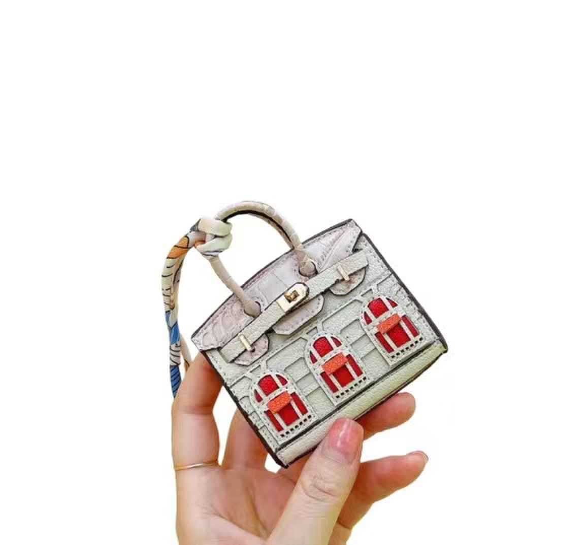 H Home Neue Mini-Anhänger Kleines Haus Platin Tasche Kreative Süße Lippenstift Tasche Kopfhörer Charter Schlüssel Tasche 8x4x9 weiß